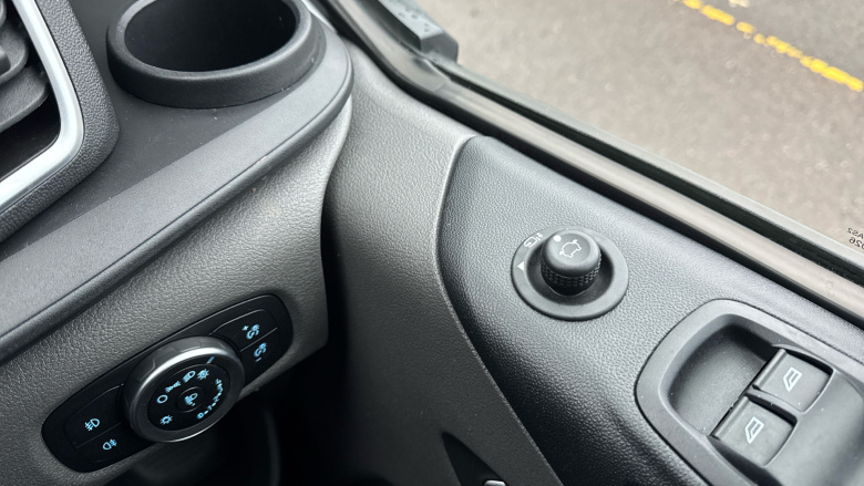 Ford Transit Custom 300 L1 Diesel Fwd 2.0 EcoBlue 130ps Low Roof D/Cab Limited Van